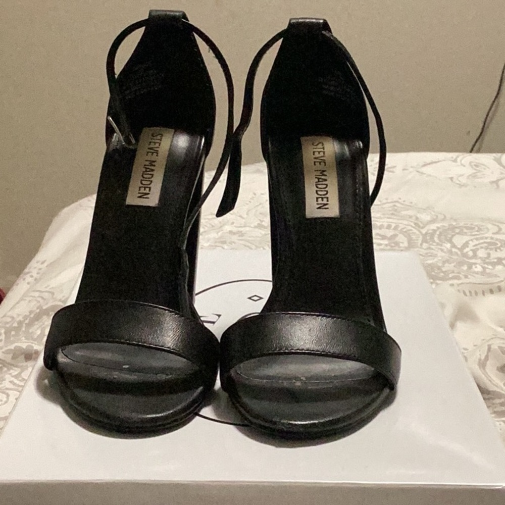Black leather Steve Madden Carrson heel